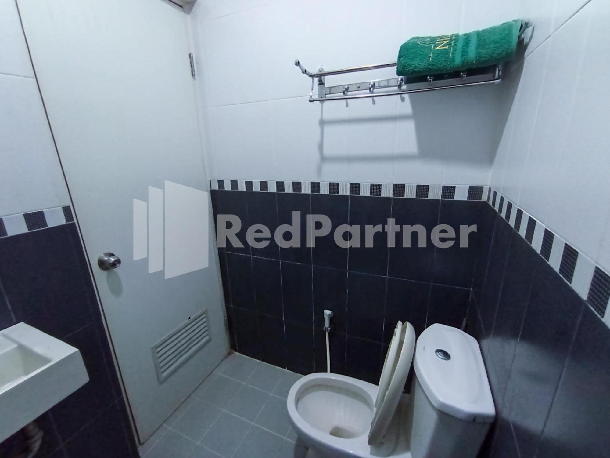 Nillo Hotel Kebumen Mitra Reddoorz Exterior foto