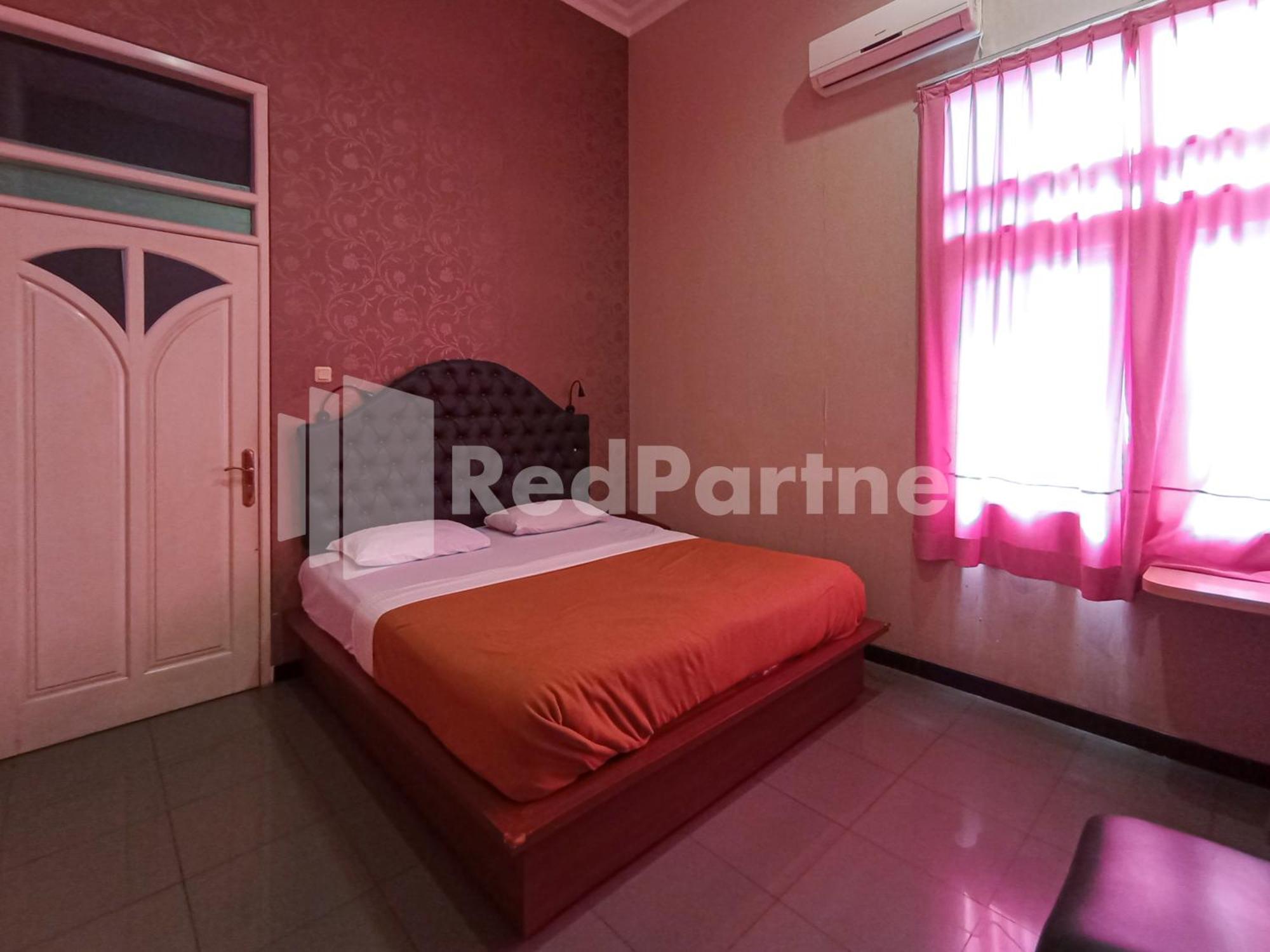 Nillo Hotel Kebumen Mitra Reddoorz Exterior foto